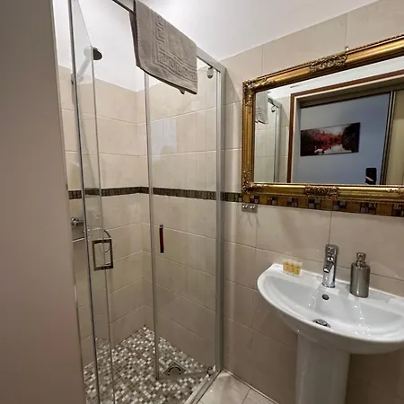 Nika Aparthotel *