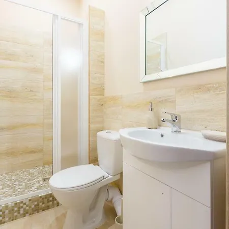 Nika Aparthotel *